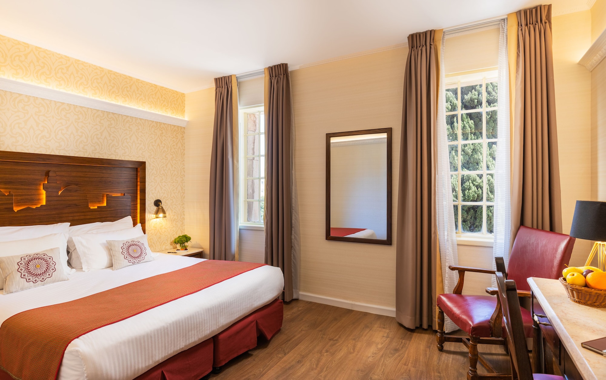 DELUXE, DOUBLE BED