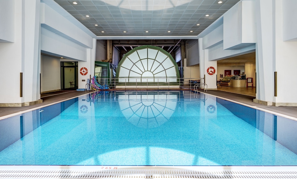 swimming pool spa