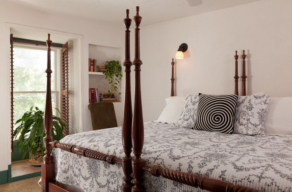 Garcia, Suite, King Bed