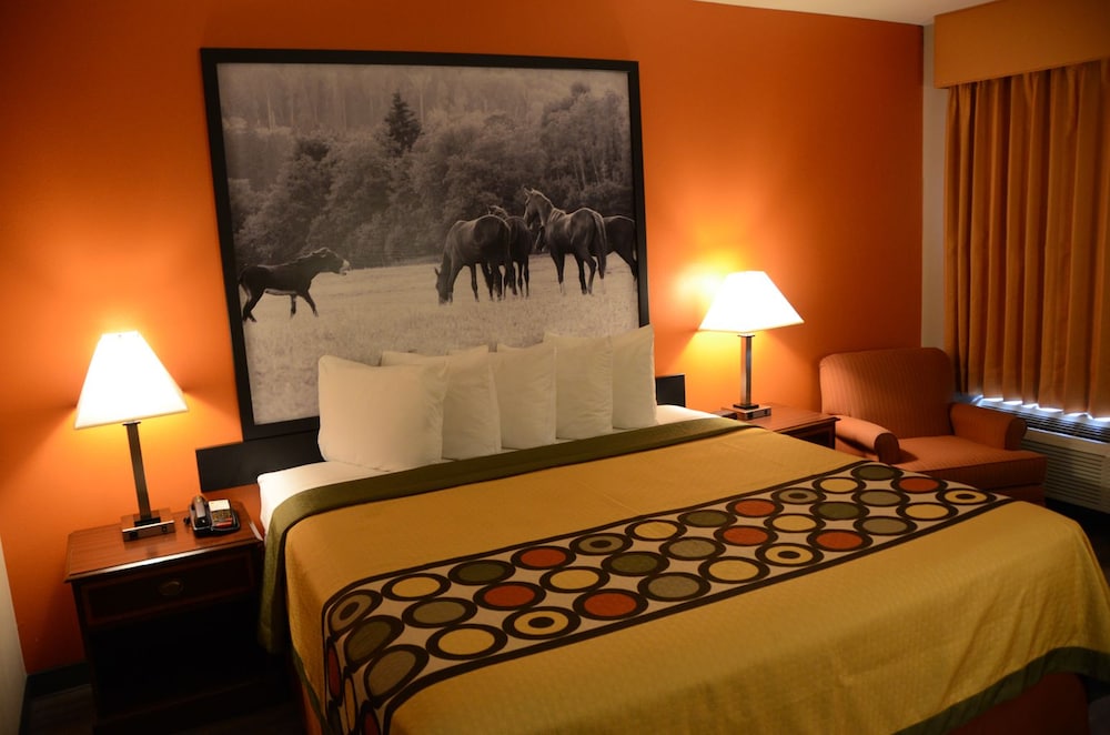 Super 8 by Wyndham Louisville/Expo Center 17/32