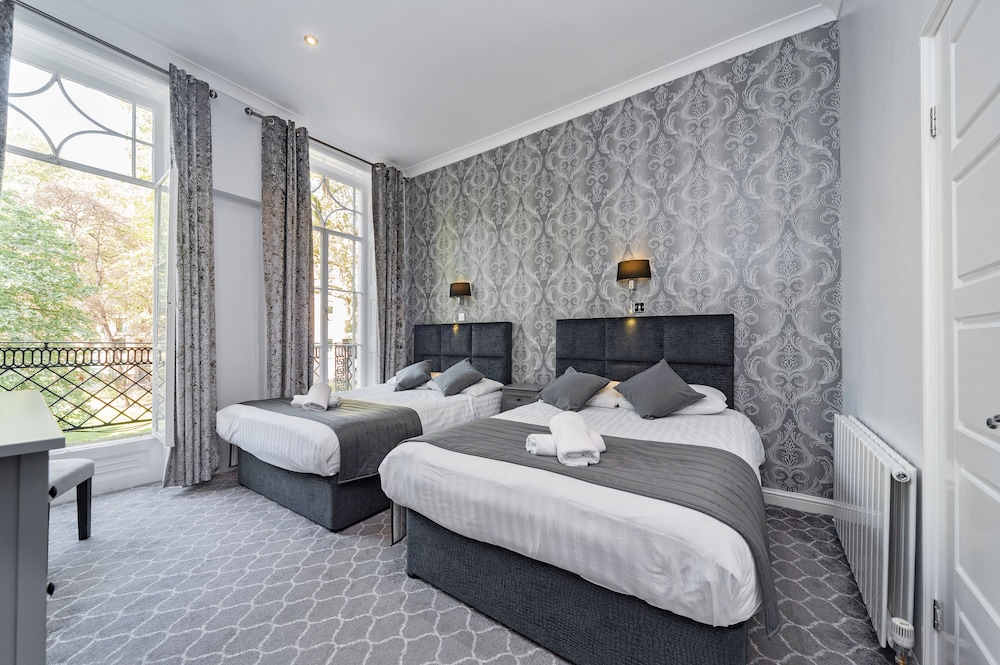 MENTONE HOTEL 22/78