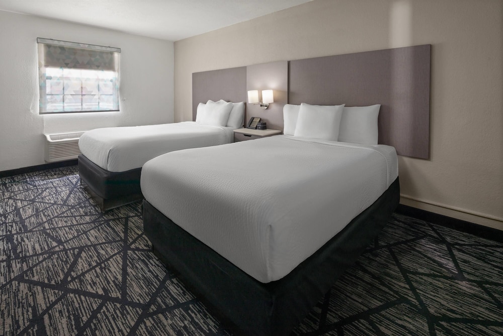 غرفة بسريرين مزدوجين لذوي الإعاقة، La Quinta Inn Omaha West 4/6