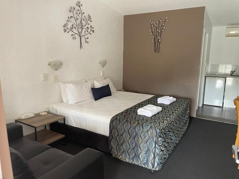 Bundaberg Spanish Motor Inn 8/33