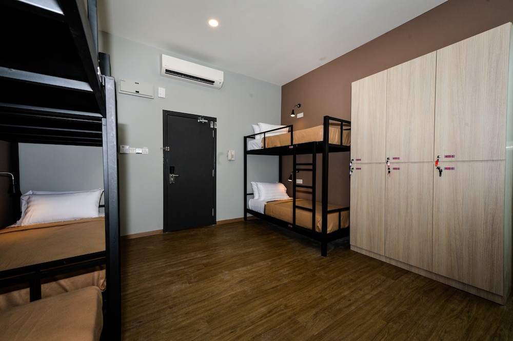 OYO Townhouse, Selayang formerly RHR Hotel 36/48
