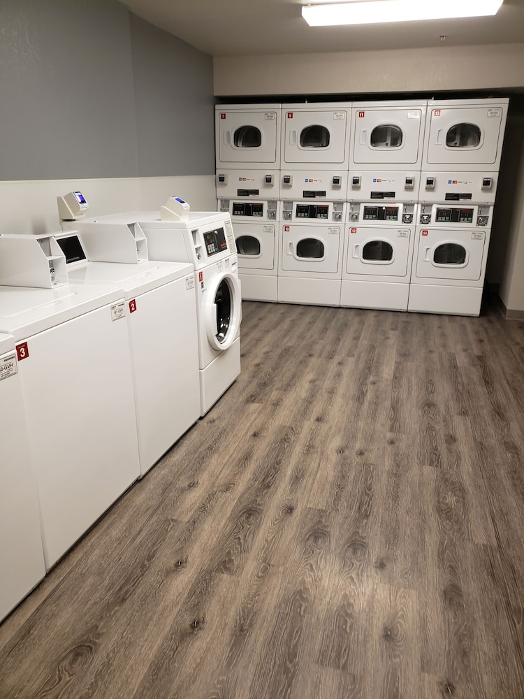 Woodspring Suites Orlando International Drive 33/43