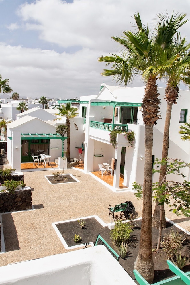 Las Acacias Apartments 26/32