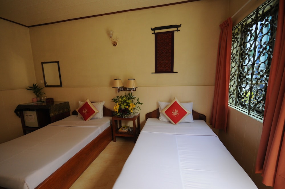 SUPERIOR, DOUBLE OR TWIN BED