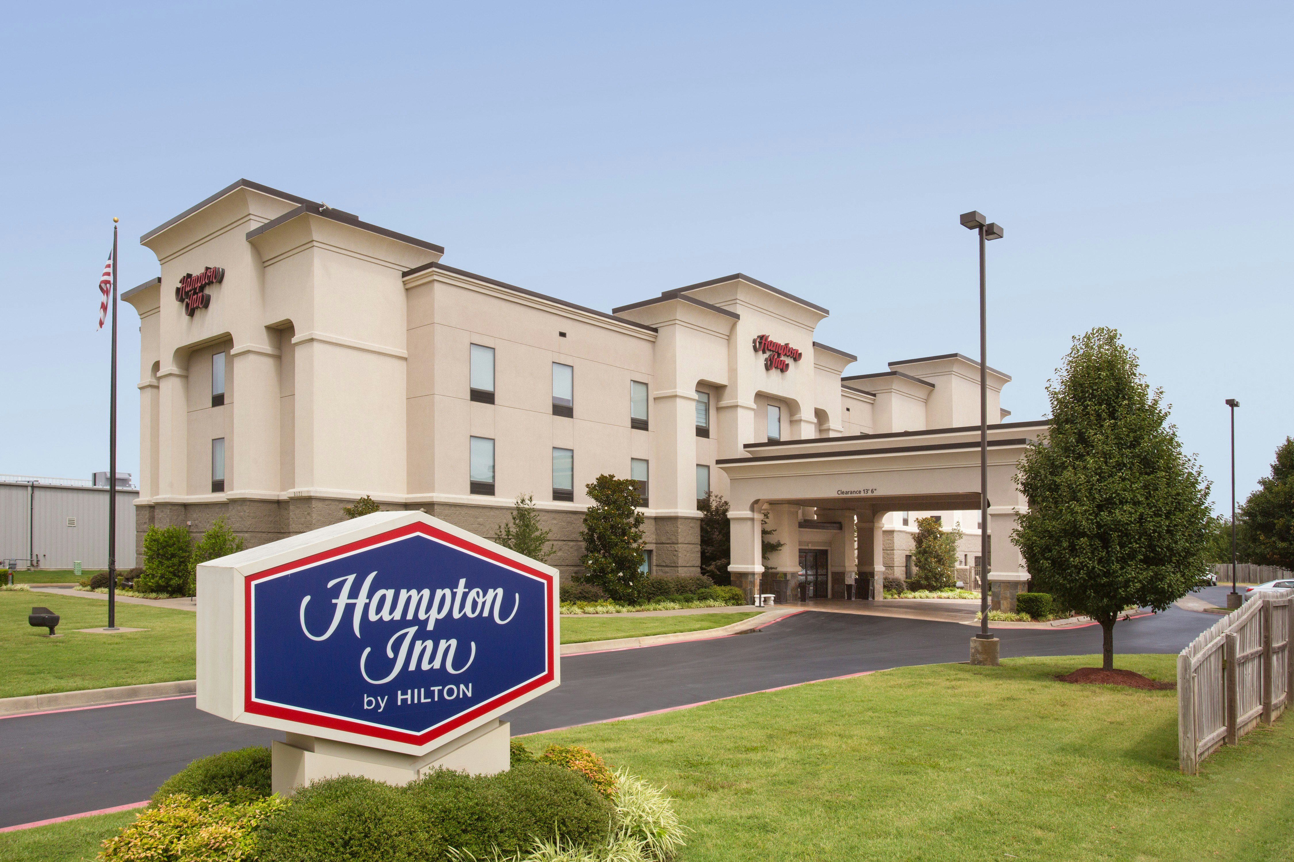 Hampton Inn Siloam Springs 2/50