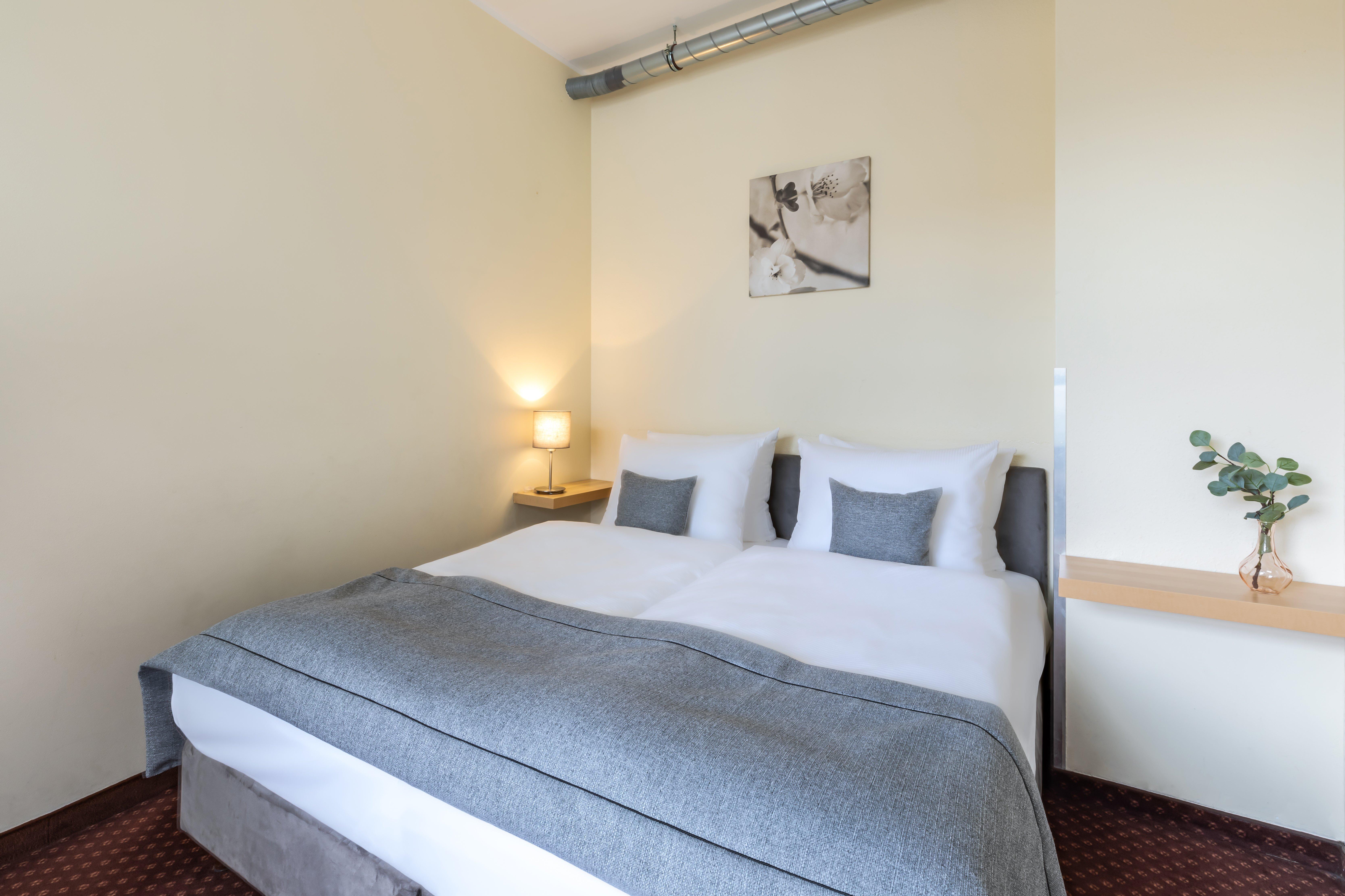 Room, Queen Bed