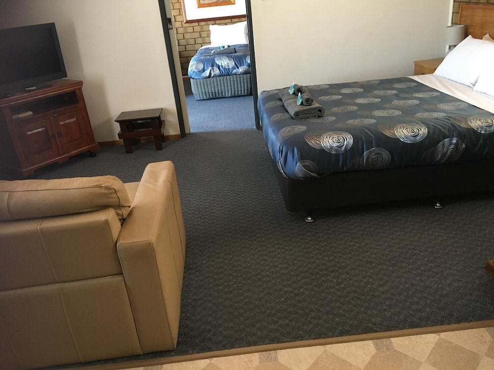 AIRPORT WHYALLA MOTEL 22/58