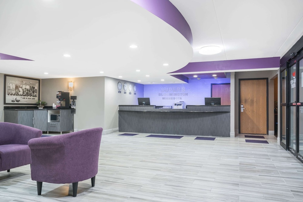 Lobby at Super 8 by Wyndham Bloomington/Airport, BLOOMINGTON - MN
