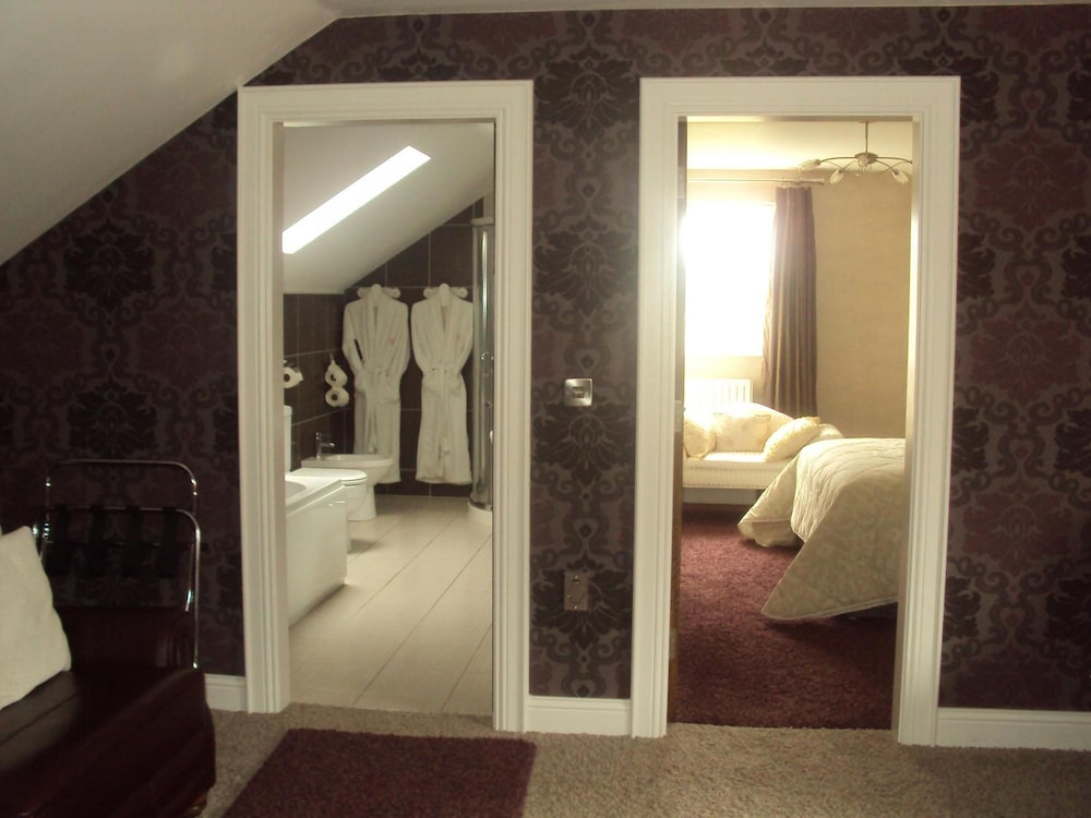 Causeway Lodge 50/50