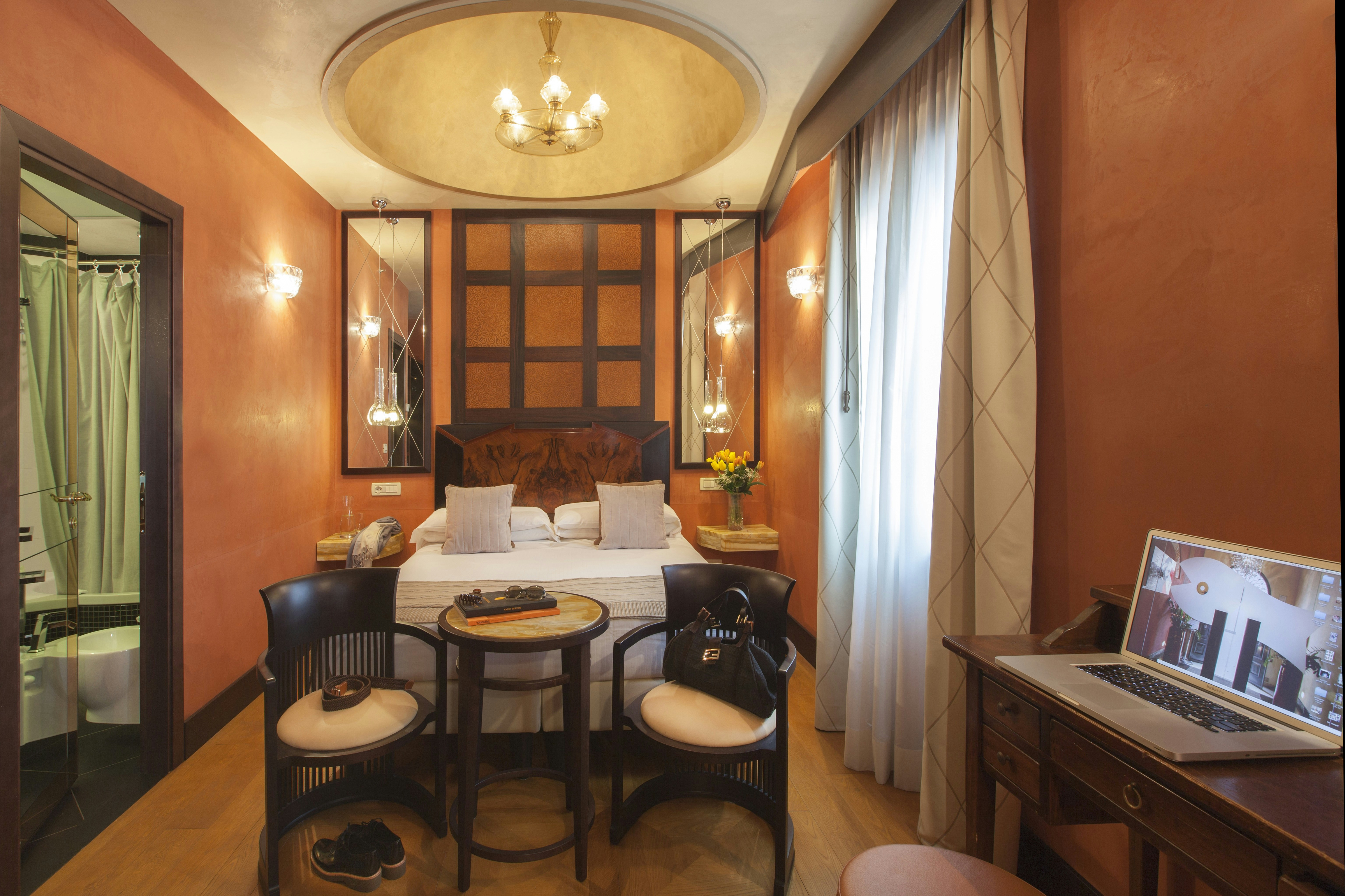 Saturnia and International Hotel 20/22