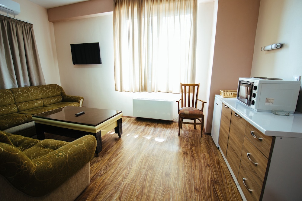 Kristal Palace Hotel 40/71