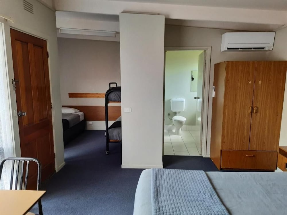 THE ABBOTSWOOD MOTOR INN 15/36