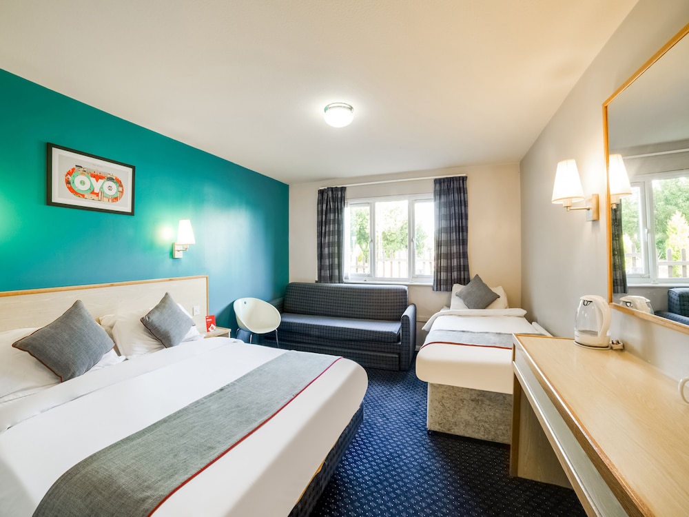 DELUXE, TRIPLE, MULTIPLE BEDS