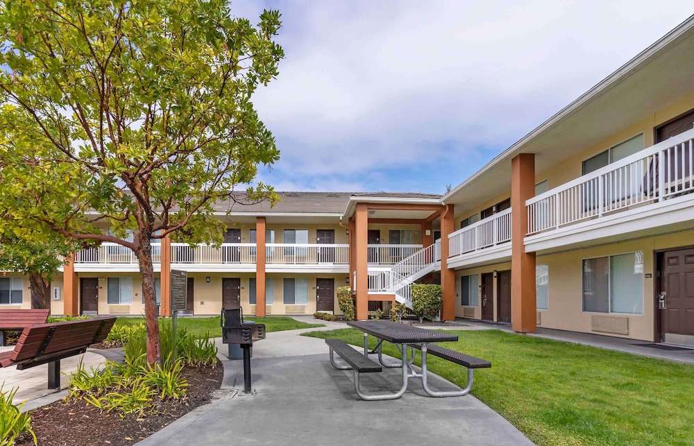 Extended Stay America Suites San Francisco San Mateo SFO 52/55
