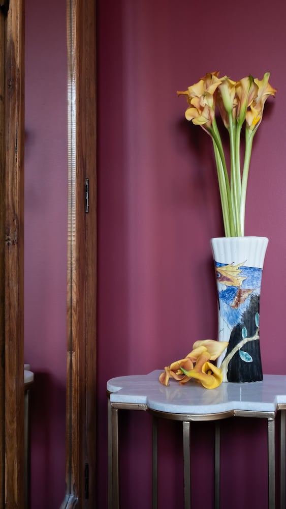 Rosalias Menagerie InnUpstairs 36/57