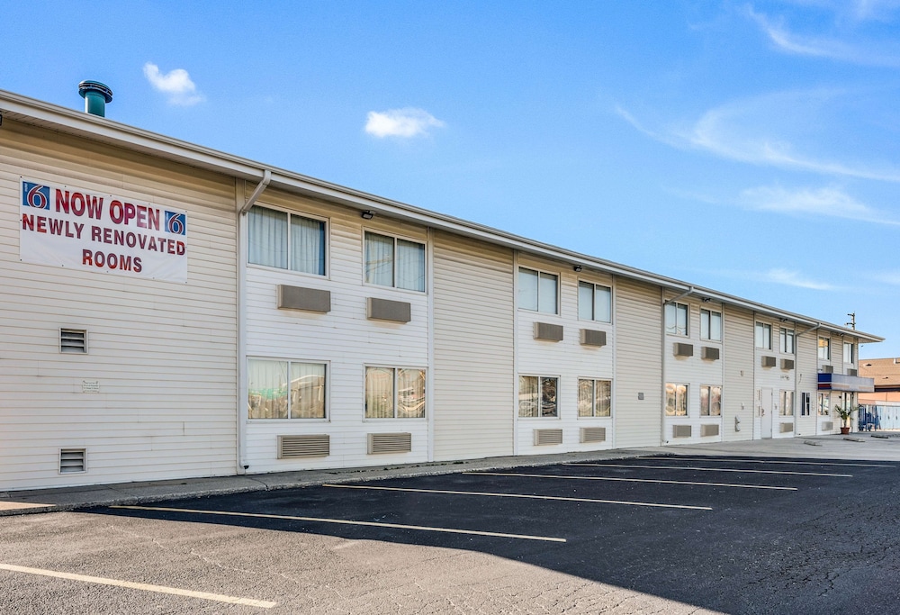 Motel6 Fort Wayne, IN 53/62