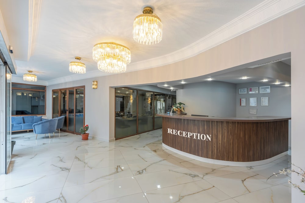 Safari Hotel 5/34