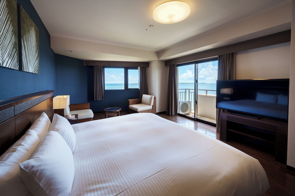 Room, King Bed, Ocean Wing, Main Building, Corner