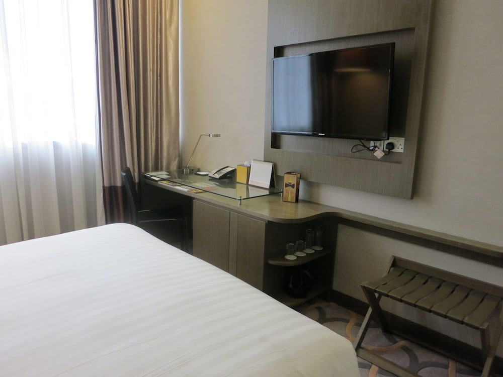 Dorsett Singapore 18/70