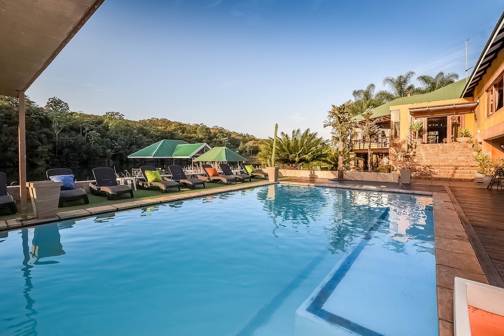 Bambuu Lakeside Lodge 28/50