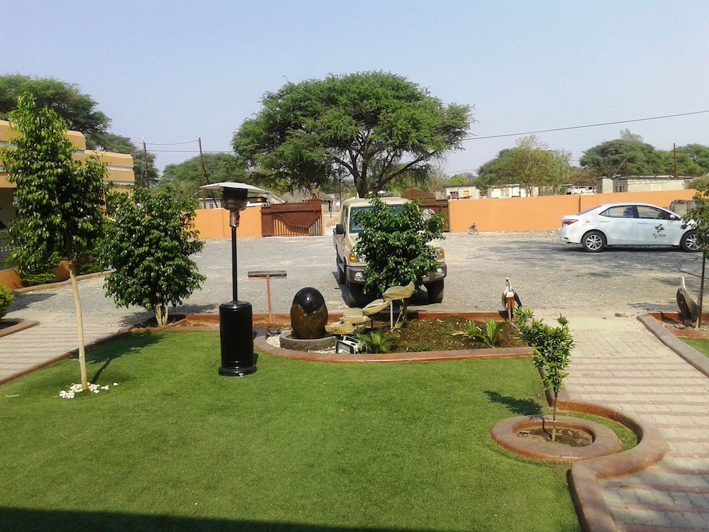 Gumare Executive Lodge 37/47