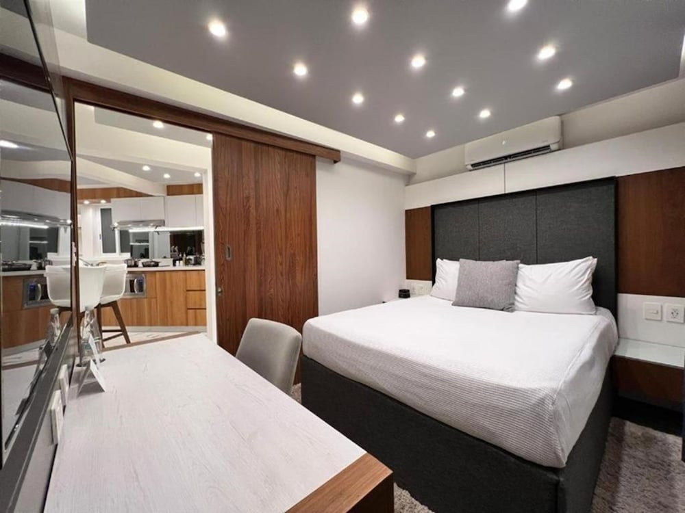 4 BEDROOMS, LUXURY, LIVING AREA, KITCHEN