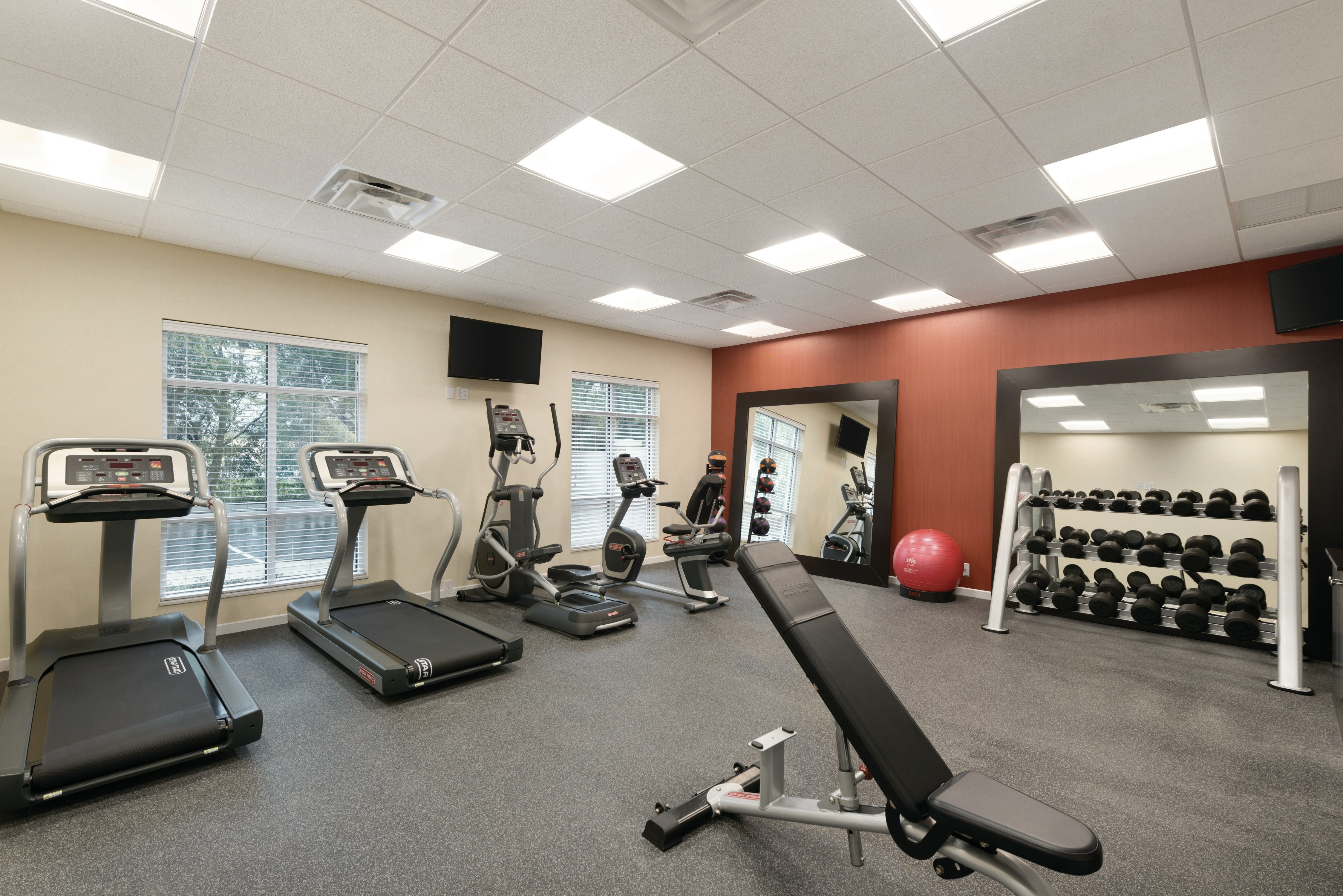 Hampton Inn Suites Deland 42/77
