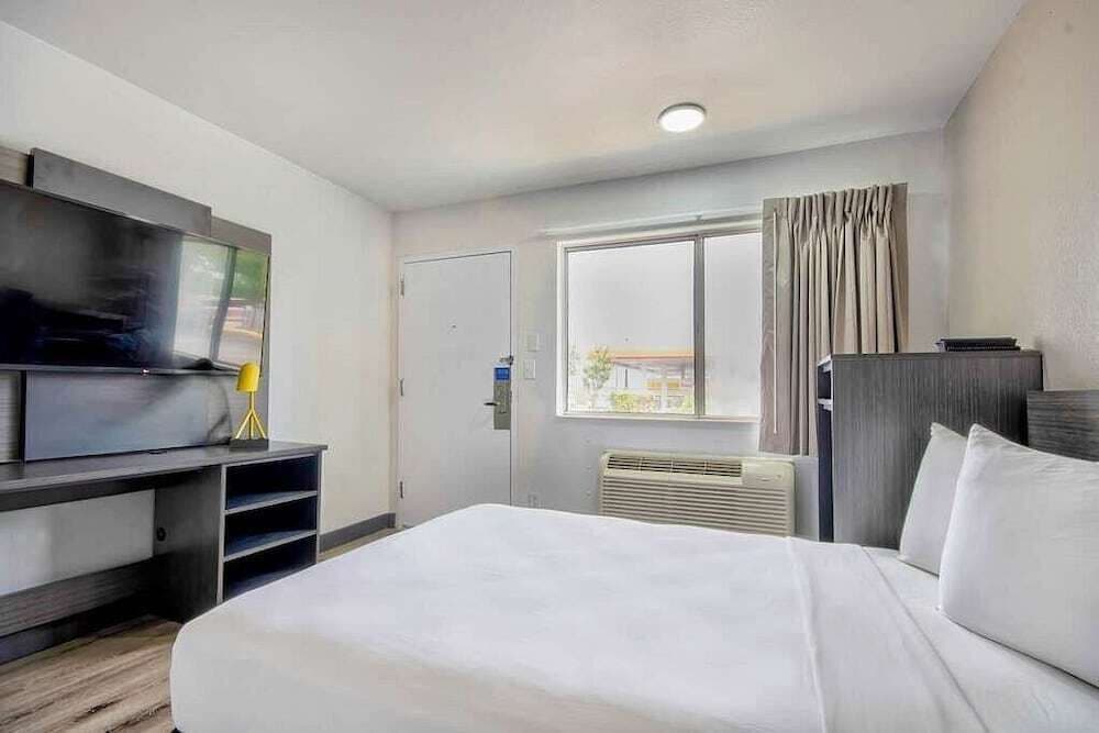Motel6 Austin, TX - North 16/48