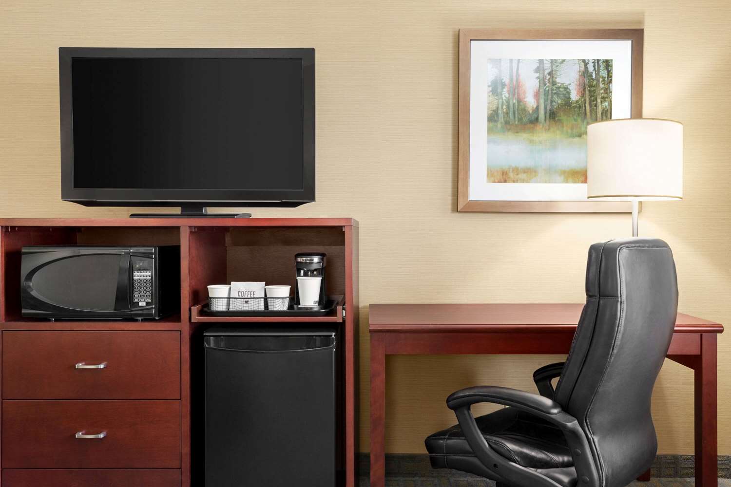 Travelodge by Wyndham Oshawa Whitby 14/18