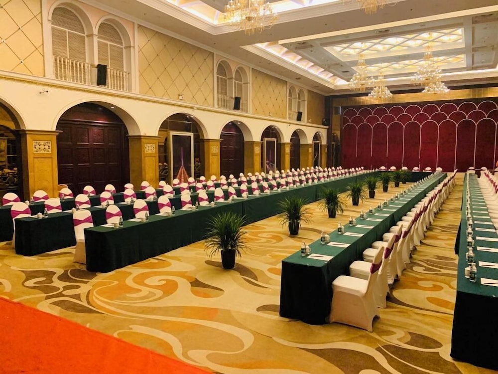 Nanjing Suning Universal Hotel 28/38