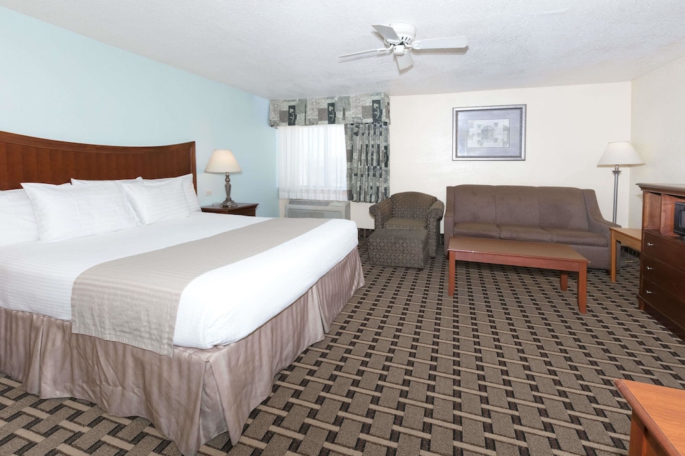 Baymont By Wyndham Arlington At Six Flags Dr 19/41