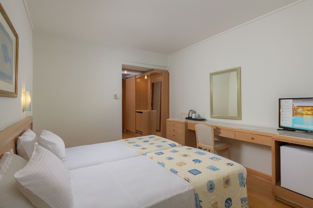 Oceanis Beach Hotel 10/50