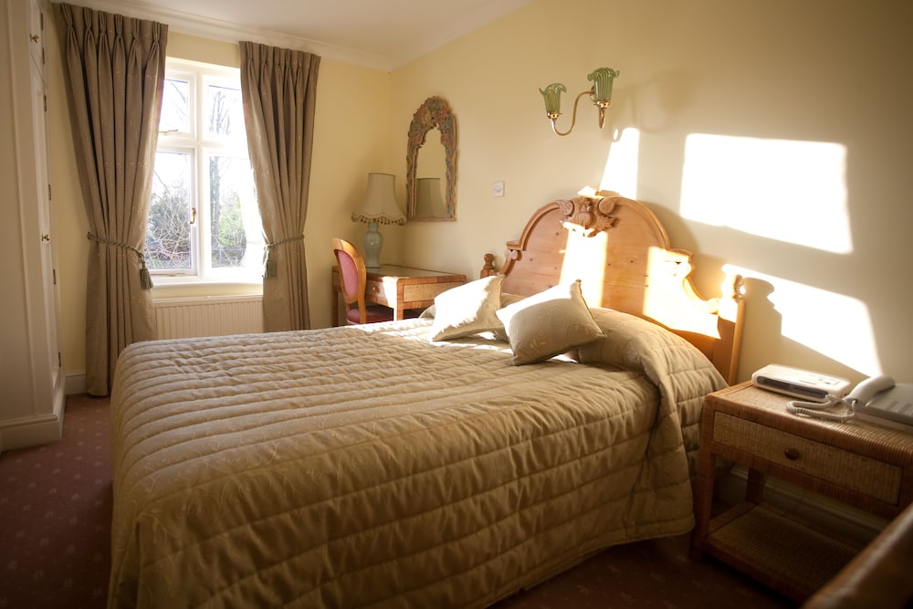 FINES BAYLIWICK HOTEL 15/28