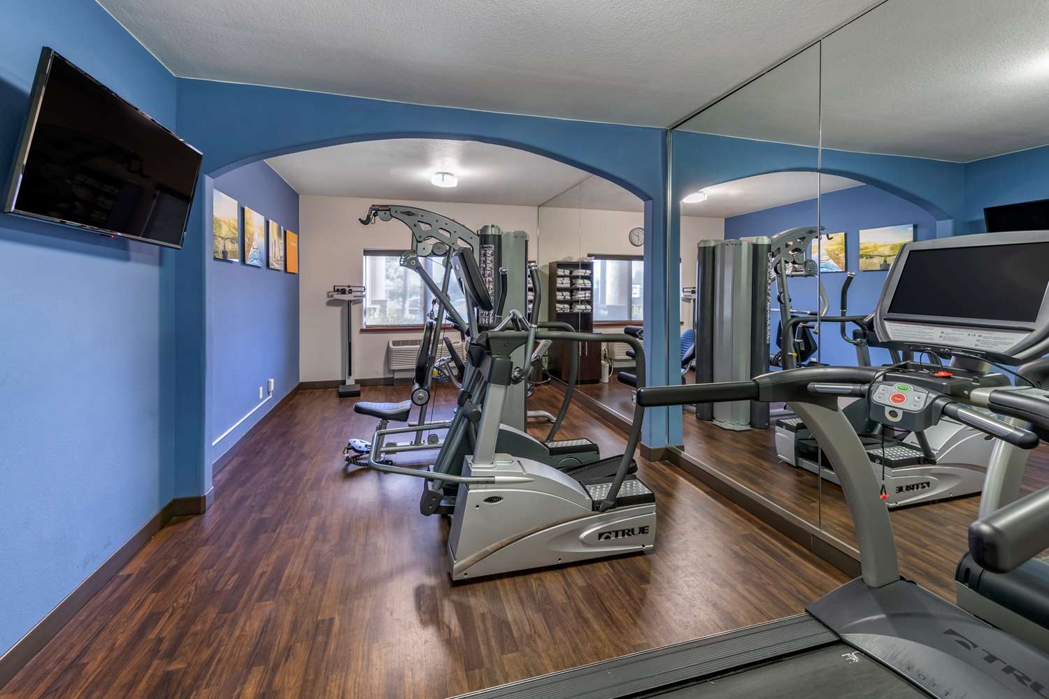 Comfort Suites Near Six Flags Magic Mountain 15/30
