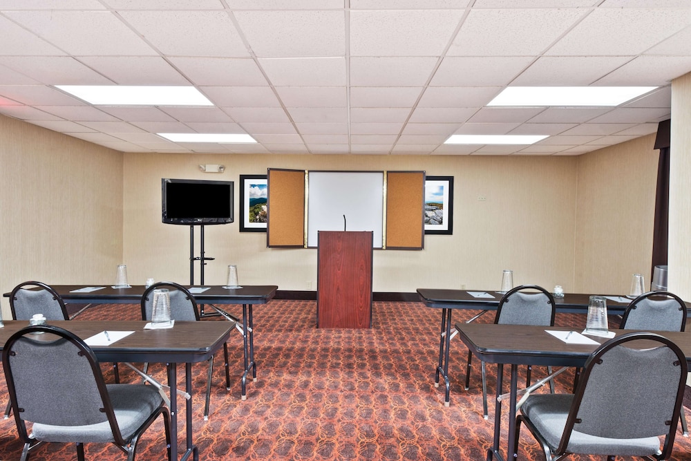 Hampton Inn Huntington/Barboursville 36/40