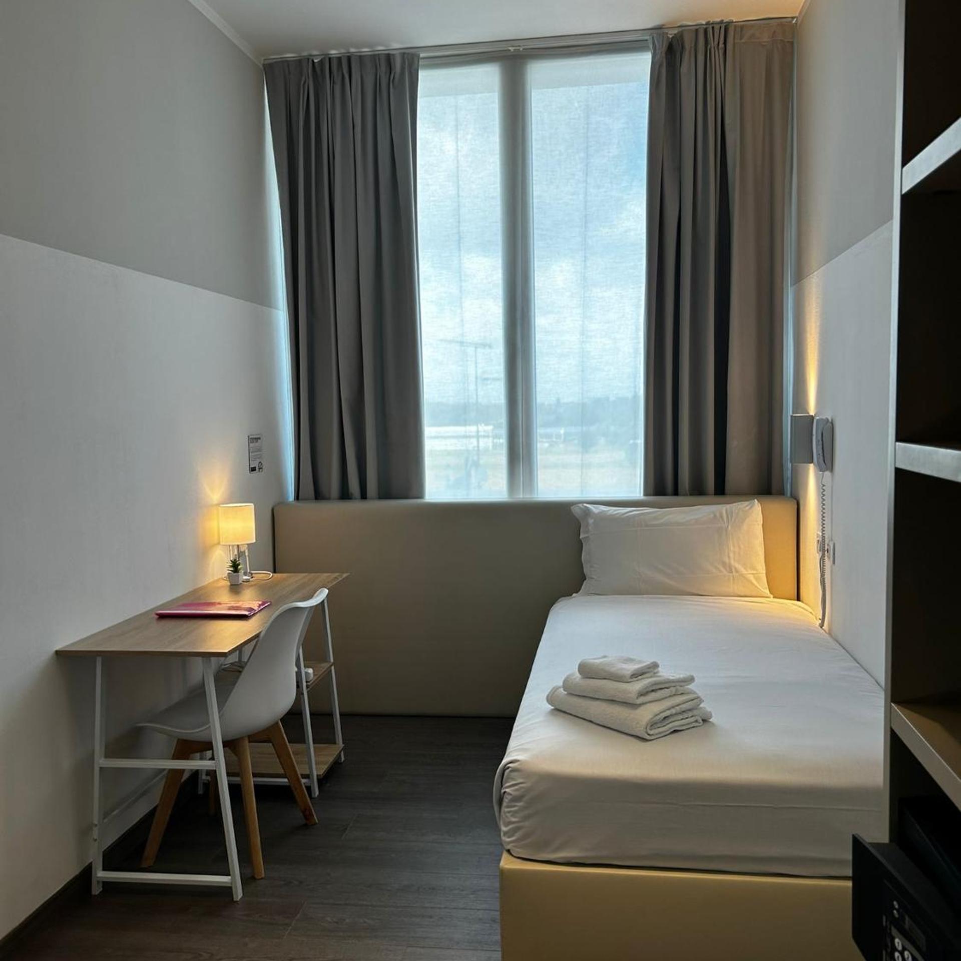 Room, Single