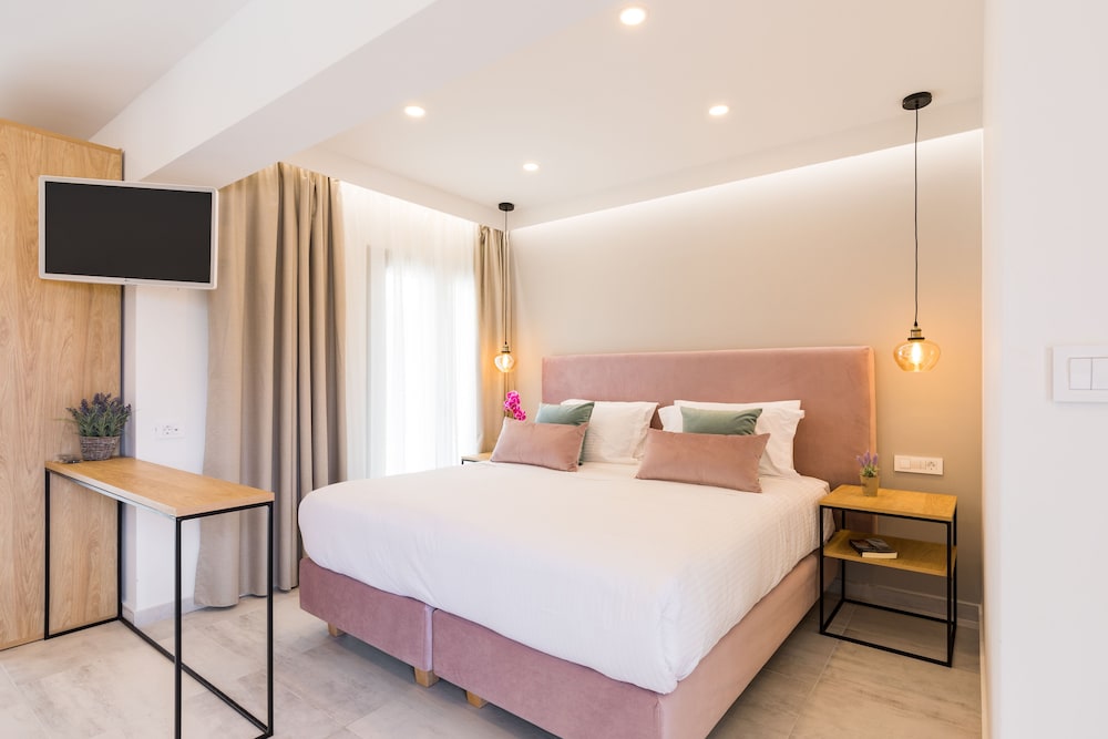 V Luxury Suites 17/50