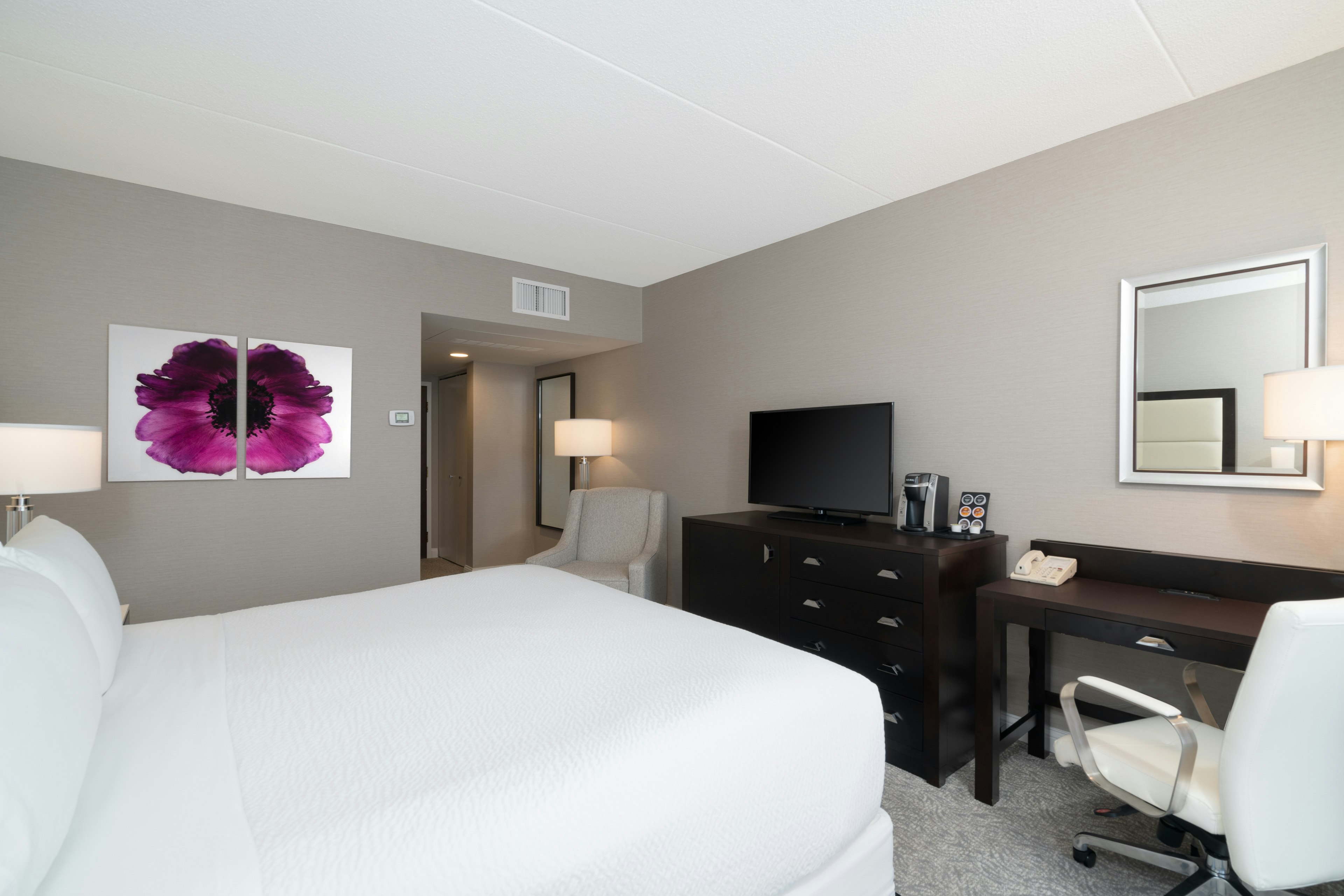 Leisure, King Bed، Holiday Inn Wilmington 9/10