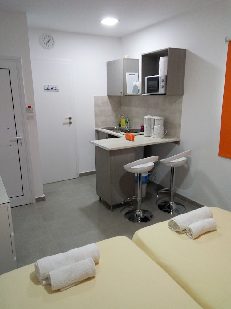 Elenapa Holiday Apartments 24/25