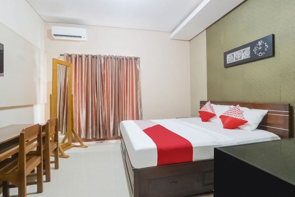 OYO 90193 D'waru Homestay Syariah 12/23