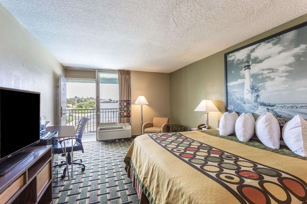 Super 8 by Wyndham Ocala I-75 22/56