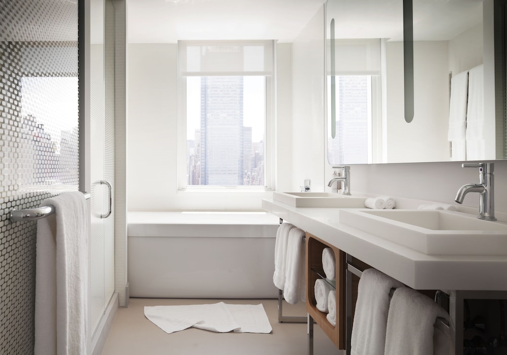 YOTEL New York Times Square, Select by Hilton 42/42