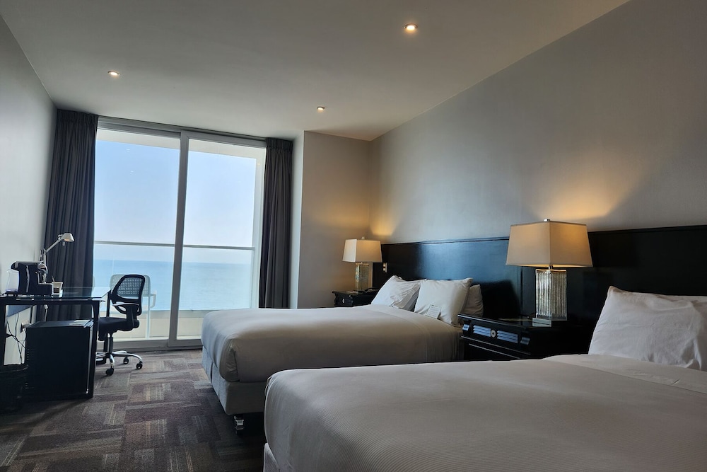 Deluxe, 2 Double Beds, Ocean Front, Wyndham Garden Antofagasta Pettra 2/8