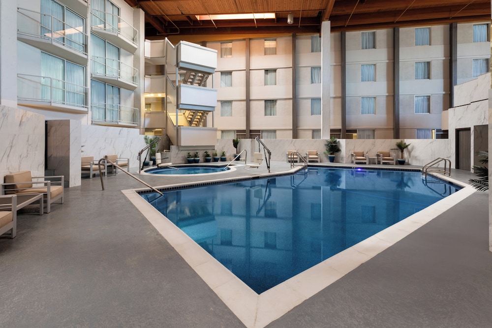 Ramada by Wyndham DFW Airport 23/39
