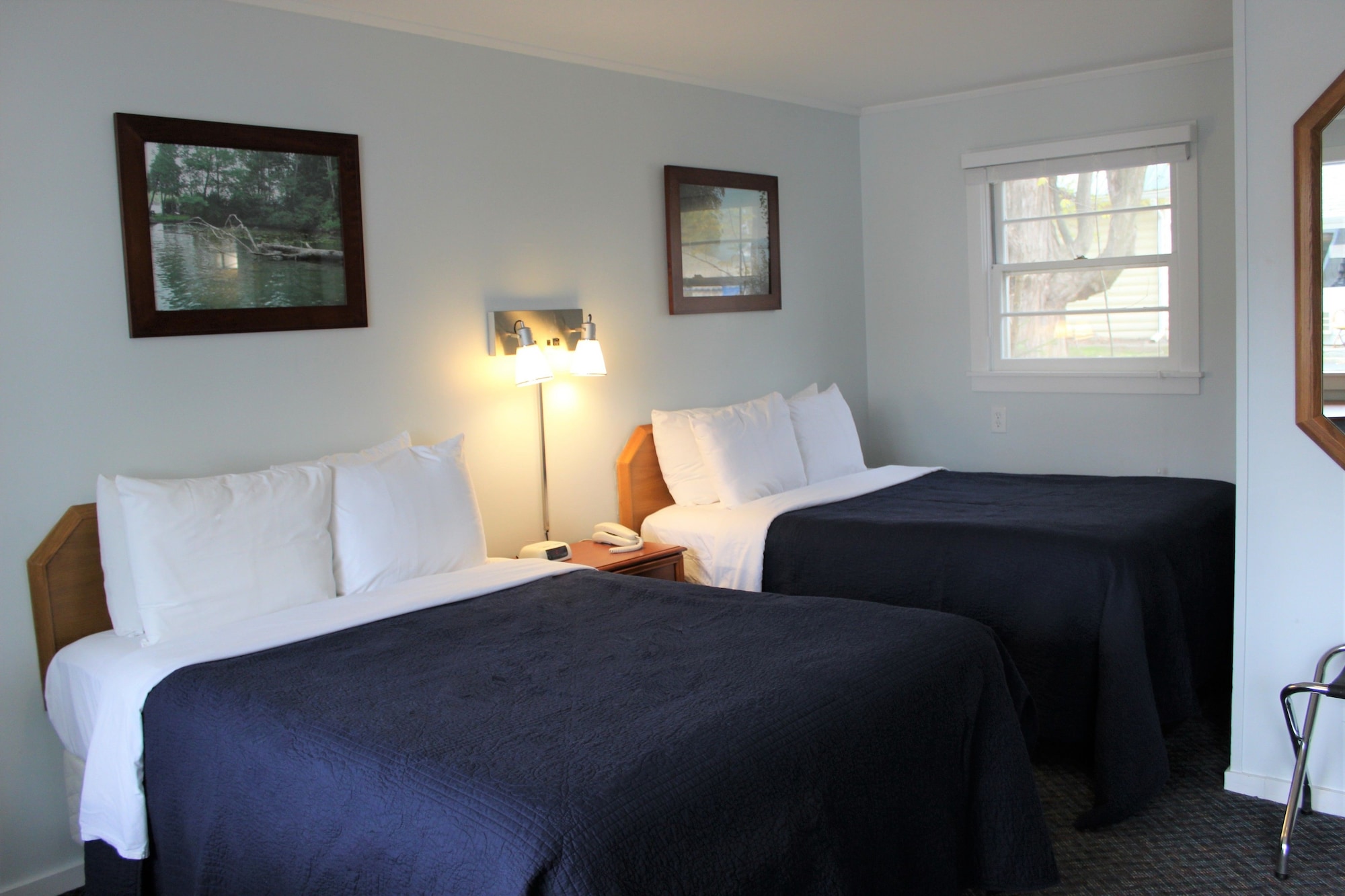 STANDARD, 2 DOUBLE BEDS