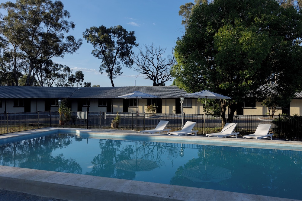 Matthew Flinders Motor Inn 4/21