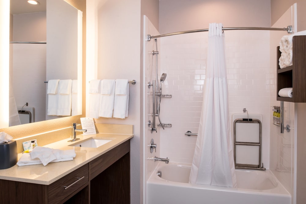 Staybridge Suites Pecos 16/56
